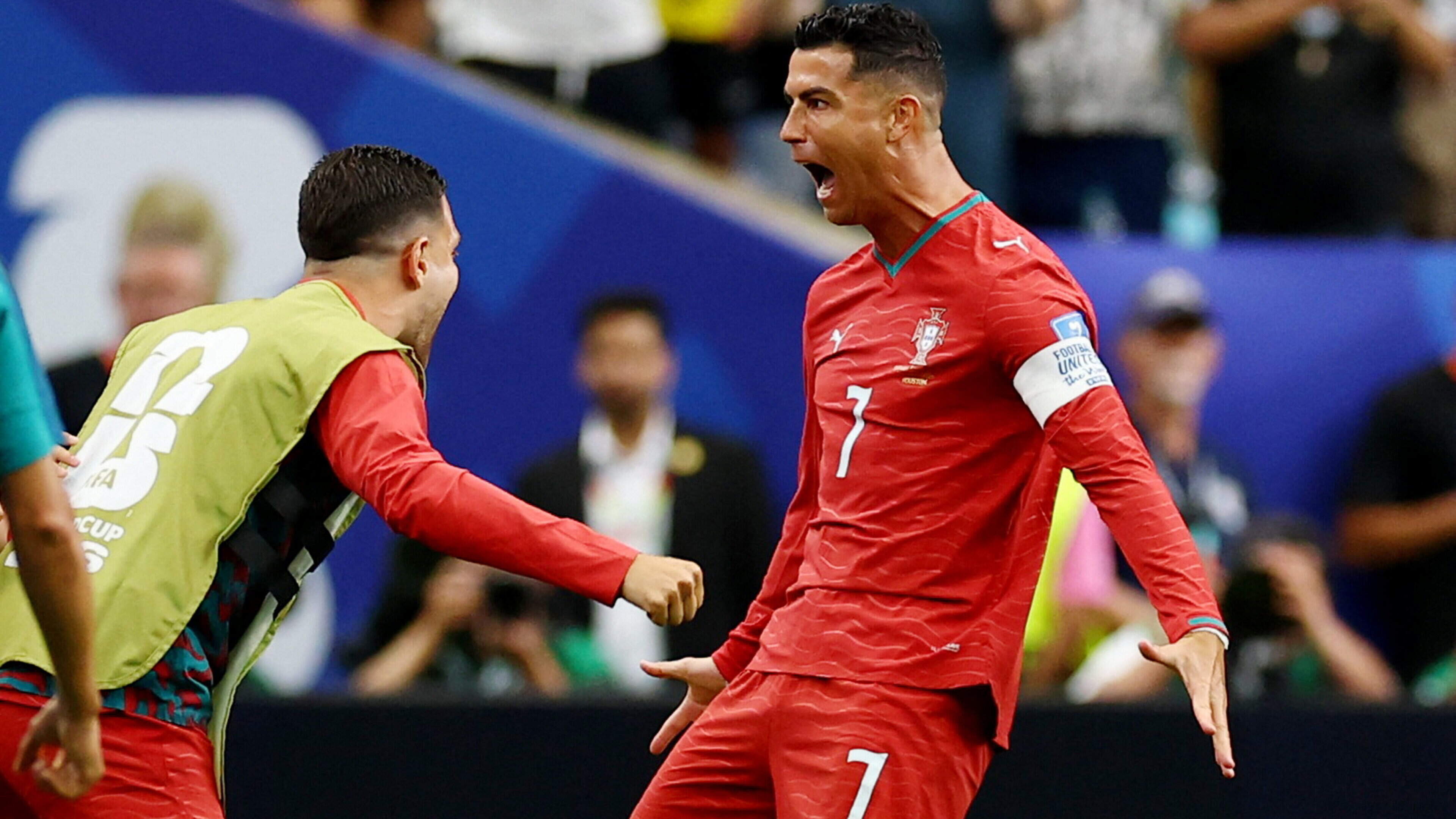 ‘I am back’ — Defiant Cristiano Ronaldo gives Houston’s football tourists the photo they wanted and he craved